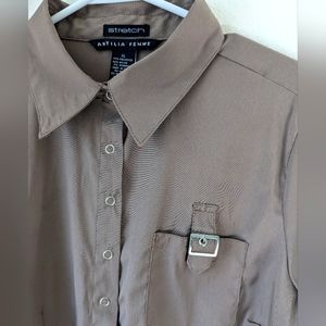 Option to roll up sleeves, stretch material, kind of silky, size extra large,
